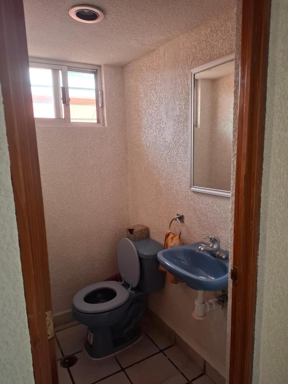 Confortables En Zona Residencial De Vista Bella, Michoacan *