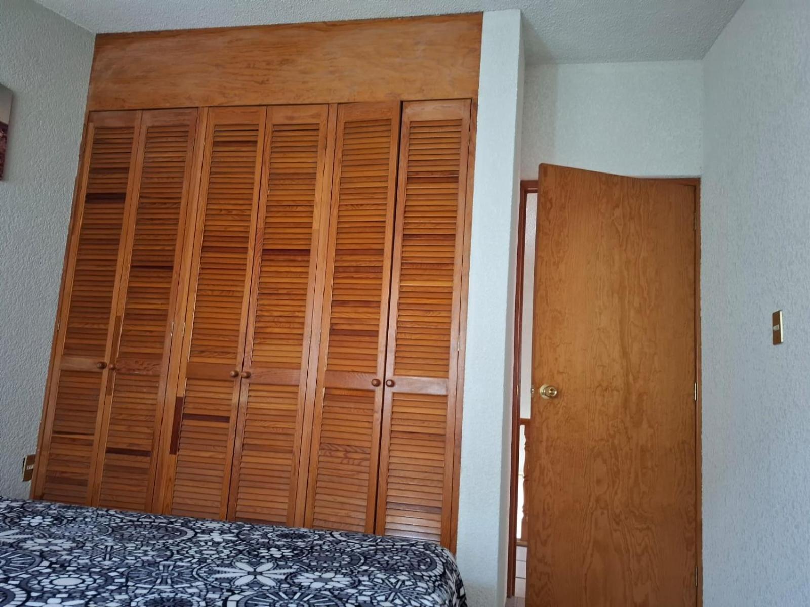 Confortables En Zona Residencial De Vista Bella, Michoacan